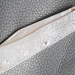 Couteau/canif artisanal oriental tout métal gravé KLIK, avec arbre et homme