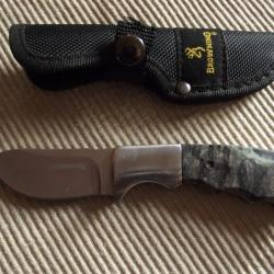 A SAISIR - Superbe couteau BROWNING de 17.5 cm dans son étui de ceinture cordura NEUF