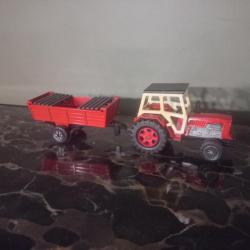 Miniature Joli tracteur remorque en métal  " MAJORETTE "  1980