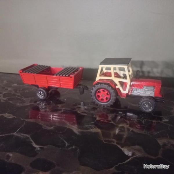 Miniature Joli tracteur remorque en mtal  " MAJORETTE "  1980