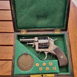 Magnifique Bulldog 380 prix de tir 1881