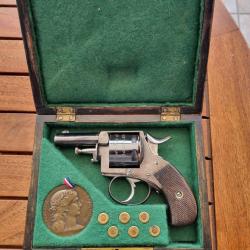 Magnifique Bulldog 380 prix de tir 1881