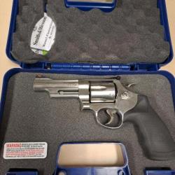 SMITH & WESSON 629 CAL. 44 REM MAG / CANON 4 POUCES NEUF + MALLETTE + 50 munitions si achat DIRECT
