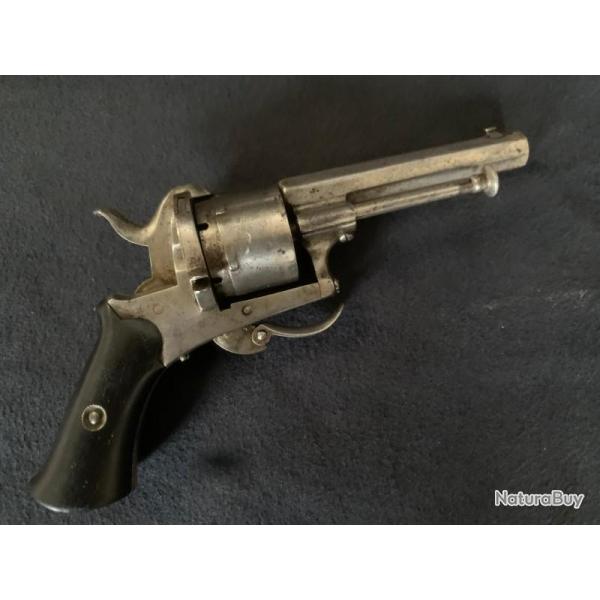 Revolver  broches de type lefaucheux, calibre 7 mm