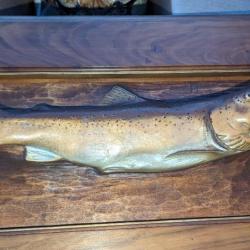 Superbe sculpture ancienne en bois truite saumon signé petit accident à restaurer