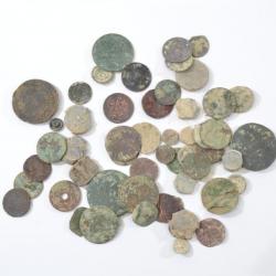 Lot de monnaies anciennes, pièces plombs de scellée... A trier.