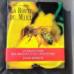 « La Route du miel : Le grand livre des abeilles et de l'apiculture » par Raoul Alphandéry