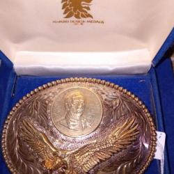 Grosse boucle de ceinture John Wayne avec médaillon et aigle américain