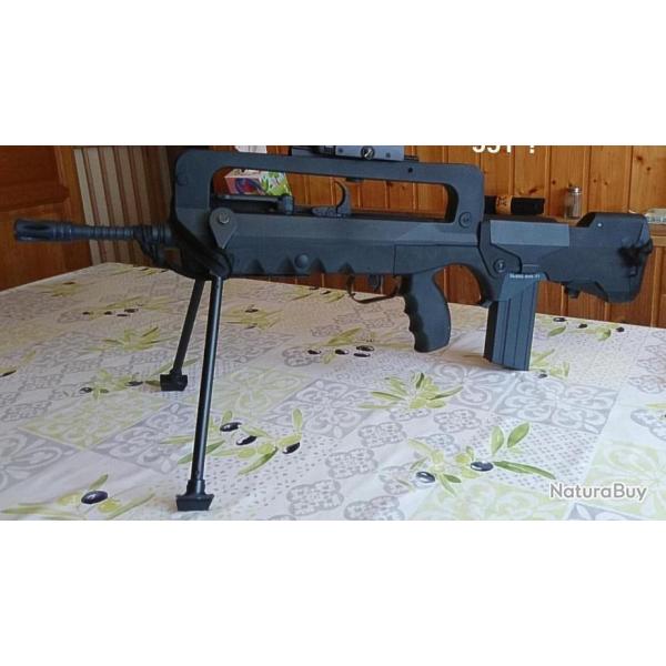 Famas F1 EVO airsoft neuf + rail mont pour optique