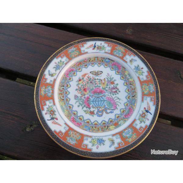 VINTAGE - Ancienne assiette en porcelaine  dcor polychrome, sceau rouge au dos - Asie (XX)