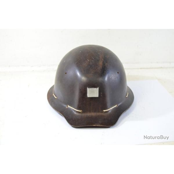 Ancien casque de mineur en fibre textolite Alsthom avec support de lampe frontale. Mine