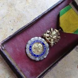 médaille militaire boite ww1première guerre 1914 1918 la seule portée par maréchal Pétain III républ