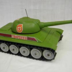 Jouet soviétique : Char d"assaut ou Tank resemblant à un JS III époque 1980