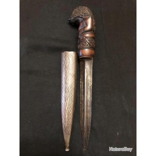 poignard dague couteau indonesien poigne en bois scultpe d'une tete