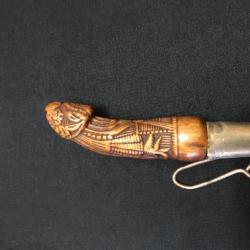 couteau manche en bois sculpte d'un phallus penis