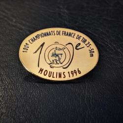 G pin's pins Medaille 100e championnat de France Tir 25-50m Moulins 1996 FFTIR  Hauteur : 19 mm - La