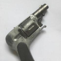 Beau petit Revolver li&eacute;geois bulldog calibre 320 bulldog