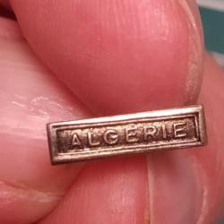 ALGERIE, PETITE  "BARRETTE" POUR RAPPEL DE MEDAILLE 14/15MM X 3/4MM