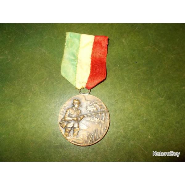 ancienne grosse medaille bronze massif pecheur ligne indre 36 federation departementale honneur