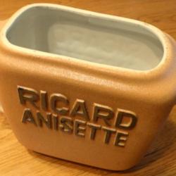 UN SPLENDIDE PICHET RICARD POUR COLLECTION D'OBJETS DIVERS -- PLUS DE BEAUX MARQUAGES DESSOUS