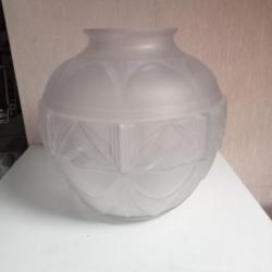 vase ancien en verre moulé hauteur 22 cm diamètre 20 cm