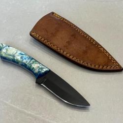 Couteau à dépecer noir forgé 20cm ergonomique marbré turquoise