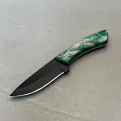Couteau à depecer 20cm forgé lame noire manche marbré vert/blanc