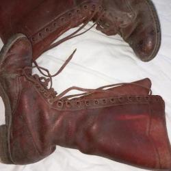 MILITARIA  WW2 BOTTES A LACETS