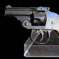 SNUBNOSE H & R CAL.32 N°147085 PLAQUETTES NACRE REF 784