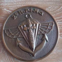 Plaque bronze du 2éme RPIMA  "Qui ose gagne"