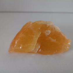 Pierre calcite orange brute du Mexique 7 cm, 105 grammes