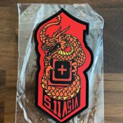 Écusson Patch Dragon mythologie chinoise fond rouge Neuf