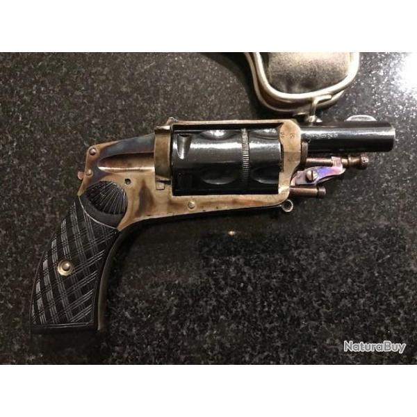 magnifique revolver type hammerless en  6 mm jaspee et bronze a 100 pour cent avec tui