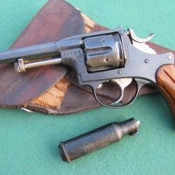 Revolver 1882 D'ordonnance Suisse Cal 7,5  troisieme modèle et son etuis