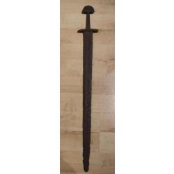 Epée médiévale germanique avec inscription runique