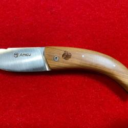 Couteau L' Amicu par la coutellerie Le Sabot, plein manche olivier gravure tête de maure.