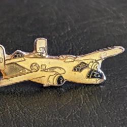 H pins lapel pin bombardier bomber Halifax Royal Air force enamel  badge avion Tres Bon Etat Taille