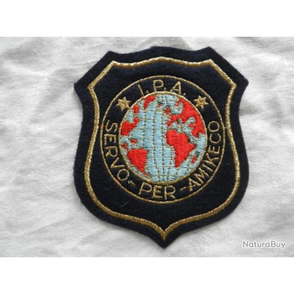 ancien insigne badge tissu International Police Association - servo per amikeco