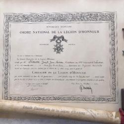 1918 lot Diplôme & Médaille LEGION HONNEUR Chevalier, capitaine TIRAILLEURS TUNISIE &  142 RI, tube