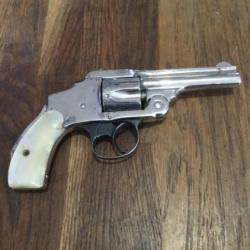 Très beau Smith & Wesson hammerless cal.38 nickelé