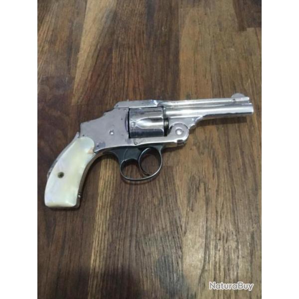 Trs beau Smith & Wesson hammerless cal.38 nickel
