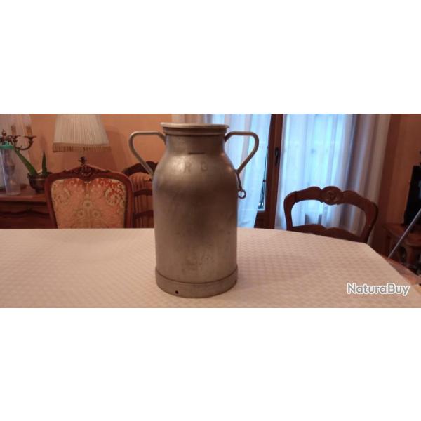 Pot  lait ancien en aluminium de la marque RG contenance 20 litres