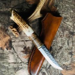 couteau de chasse artisanal bois de cerf / ébène marbré