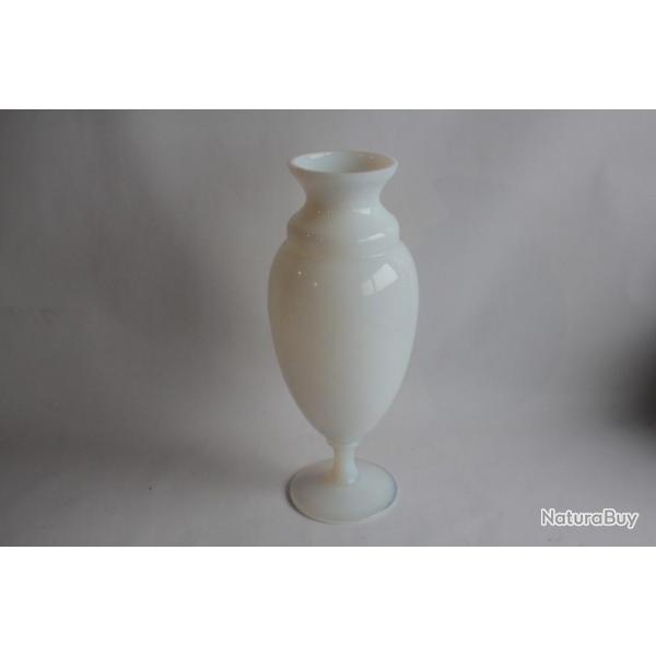 SEVRES Grand Vase cristal opalin blanc