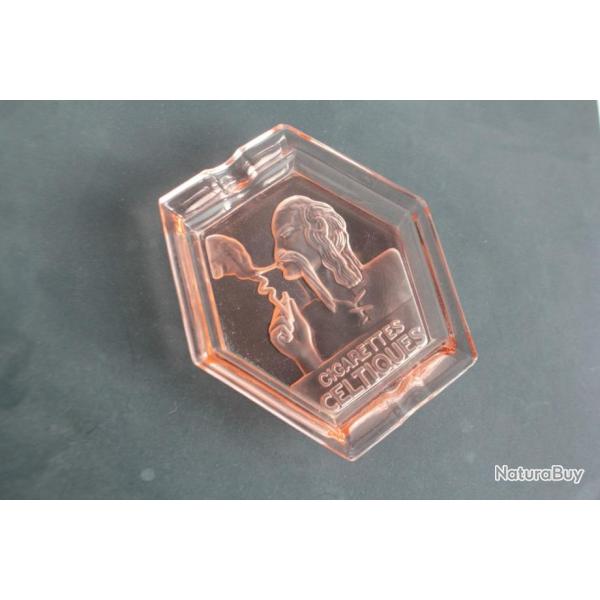 Cendrier publicitaire verre cigarettes celtique rouge