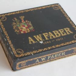 Boîte stylo tôle lithographiée A. W. Faber 1761-1911 Russie 150 ans