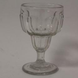 Ancien verre à absinthe à réservoir