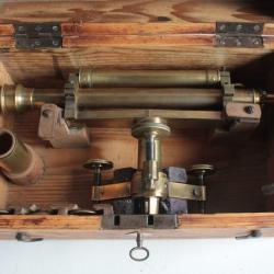 Ancien théodolite d'arpenteur niveau lunette Kern & Cie Aarau Suisse