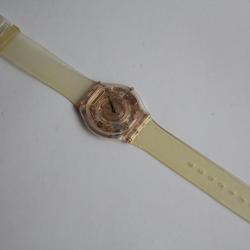 SWATCH Montre extra plate Swatch Skin Golden Jelly SFK101