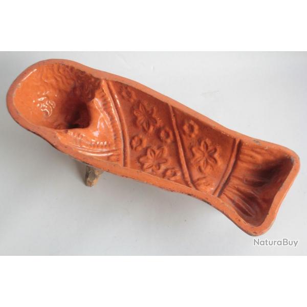 Moule  gteau terre vernisse Bb emmaillot Alsace XIXe sicle